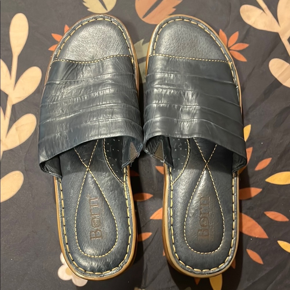 Born Navy Slides 10US / 42EU in very good condition